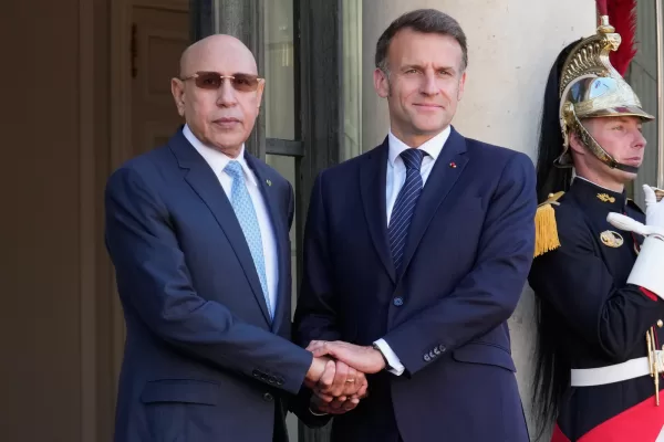 France’s President Emmanuel Macron, centre right, shakes hand with Mauritania’s President Mohamed Ould Ghazouani prior to a meeting at the Elysee Palace, in Paris, France, Wednesday, April 15, 2026. (AP Photo/Michel Euler)
Associate Press/ LaPresse
Only Italy and Spain France’s President Emmanuel Macron, centre right, shakes hand with Mauritania’s President Mohamed Ould Ghazouani prior to a meeting at the Elysee Palace, in Paris, France, Wednesday, April 15, 2026. (AP Photo/Michel Euler)
Associate Press/ LaPresse
Only Italy and Spain