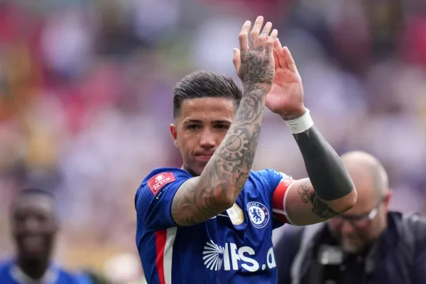 Chelsea’s Enzo Fernandez celebrates at the the end of the FA Cup semifinal soccer match between Chelsea and Leeds in London, England, Sunday, April 26, 2026. (AP Photo/Alastair Grant) Chelsea’s Enzo Fernandez celebrates at the the end of the FA Cup semifinal soccer match between Chelsea and Leeds in London, England, Sunday, April 26, 2026. (AP Photo/Alastair Grant)