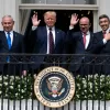 FILE – Israeli Prime Minister Benjamin Netanyahu, left, U.S. President Donald Trump, Bahrain Foreign Minister Khalid bin Ahmed Al Khalifa and United Arab Emirates Foreign Minister Abdullah bin Zayed al-Nahyan pose for a photo on the Blue Room Balcony after signing the Abraham Accords at the White House in Washington, Sept. 15, 2020. (AP Photo/Alex Brandon, File)
Associated Press / LaPresse
Only italy and spain FILE – Israeli Prime Minister Benjamin Netanyahu, left, U.S. President Donald Trump, Bahrain Foreign Minister Khalid bin Ahmed Al Khalifa and United Arab Emirates Foreign Minister Abdullah bin Zayed al-Nahyan pose for a photo on the Blue Room Balcony after signing the Abraham Accords at the White House in Washington, Sept. 15, 2020. (AP Photo/Alex Brandon, File)
Associated Press / LaPresse
Only italy and spain