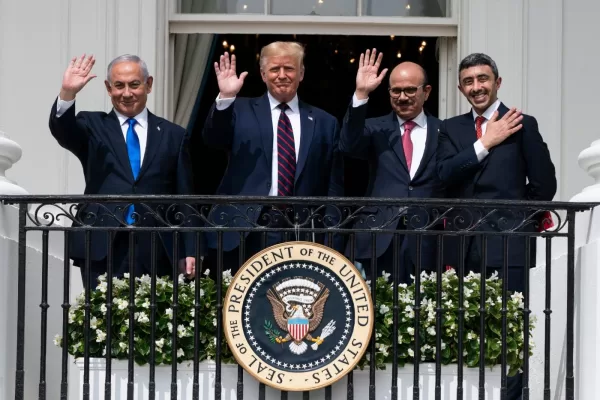 FILE – Israeli Prime Minister Benjamin Netanyahu, left, U.S. President Donald Trump, Bahrain Foreign Minister Khalid bin Ahmed Al Khalifa and United Arab Emirates Foreign Minister Abdullah bin Zayed al-Nahyan pose for a photo on the Blue Room Balcony after signing the Abraham Accords at the White House in Washington, Sept. 15, 2020. (AP Photo/Alex Brandon, File)
Associated Press / LaPresse
Only italy and spain FILE – Israeli Prime Minister Benjamin Netanyahu, left, U.S. President Donald Trump, Bahrain Foreign Minister Khalid bin Ahmed Al Khalifa and United Arab Emirates Foreign Minister Abdullah bin Zayed al-Nahyan pose for a photo on the Blue Room Balcony after signing the Abraham Accords at the White House in Washington, Sept. 15, 2020. (AP Photo/Alex Brandon, File)
Associated Press / LaPresse
Only italy and spain
