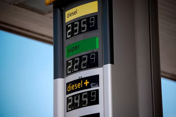 A mezzanotte scade la proroga di due giorni sullo sconto di 17 centesimi al litro deciso il 4 agosto. Il Governo si riunisce oggi per valutare le contromisure: in arrivo una prima proroga di pochi giorni sulle accise del gasolio fino a settembre, seguita da un intervento mirato a tutela delle fasce pi deboli.
– Mercoled, 26 Agosto , 2026. News (Photo by Marco Alpozzi/Lapresse)
Midnight marks the end of the two-day extension on the 17-cent-per-liter fuel discount introduced on August 4. The Cabinet meets today to discuss next steps: a initial few-day extension of the diesel excise tax cut through September is expected, followed by targeted measures to support low-income households.- Wednesday, August 26, 2026. News (Photo by Marco Alpozzi/Lapresse) A mezzanotte scade la proroga di due giorni sullo sconto di 17 centesimi al litro deciso il 4 agosto. Il Governo si riunisce oggi per valutare le contromisure: in arrivo una prima proroga di pochi giorni sulle accise del gasolio fino a settembre, seguita da un intervento mirato a tutela delle fasce pi deboli.
– Mercoled, 26 Agosto , 2026. News (Photo by Marco Alpozzi/Lapresse)
Midnight marks the end of the two-day extension on the 17-cent-per-liter fuel discount introduced on August 4. The Cabinet meets today to discuss next steps: a initial few-day extension of the diesel excise tax cut through September is expected, followed by targeted measures to support low-income households.- Wednesday, August 26, 2026. News (Photo by Marco Alpozzi/Lapresse)