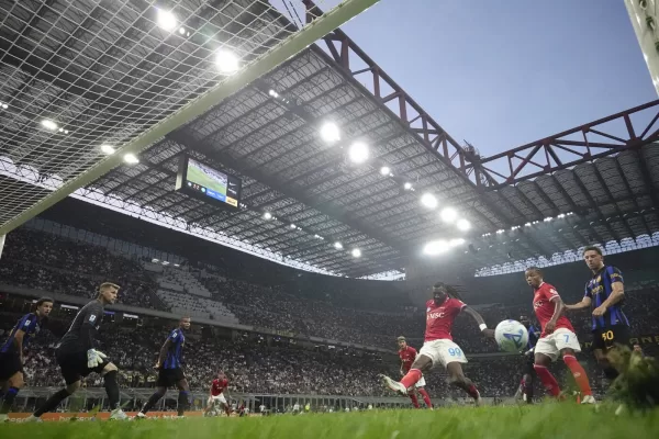 Napoli’s Zambo Anguissa opportunity during the Serie A soccer match between Inter and Napoil at the San Siro Stadium in Milan, Italy – September, 5 2026. Sport – Soccer (Photo by Fabio Ferrari/LaPresse) Napoli’s Zambo Anguissa opportunity during the Serie A soccer match between Inter and Napoil at the San Siro Stadium in Milan, Italy – September, 5 2026. Sport – Soccer (Photo by Fabio Ferrari/LaPresse)