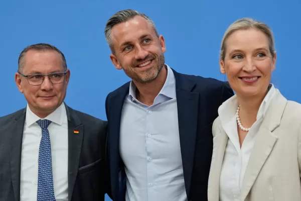 Co-leaders of Alternative for Germany party, or AfD, Alice Weidel, right, and Tino Chrupalla, left, and top candidate for the Saxony-Anhalt state elections Ulrich Siegmund, center, attend a press conference in Berlin, Germany, Monday, Sept. 7, 2026. (AP Photo/Ebrahim Noroozi)
Associate Press/ LaPresse
Only Italy and Spain Co-leaders of Alternative for Germany party, or AfD, Alice Weidel, right, and Tino Chrupalla, left, and top candidate for the Saxony-Anhalt state elections Ulrich Siegmund, center, attend a press conference in Berlin, Germany, Monday, Sept. 7, 2026. (AP Photo/Ebrahim Noroozi)
Associate Press/ LaPresse
Only Italy and Spain