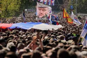 People gathered for the funeral procession wave a flag showing the former Bosnian Serb army commander Ratko Mladic, who died last week while serving a life sentence for genocide and other atrocities during the war in Bosnia, after a religious service at the St. Luka Church, in Belgrade, Serbia, Monday, Sept. 7, 2026. (AP Photo/Darko Vojinovic)
Associate Press/ LaPresse
Only Italy and Spain People gathered for the funeral procession wave a flag showing the former Bosnian Serb army commander Ratko Mladic, who died last week while serving a life sentence for genocide and other atrocities during the war in Bosnia, after a religious service at the St. Luka Church, in Belgrade, Serbia, Monday, Sept. 7, 2026. (AP Photo/Darko Vojinovic)
Associate Press/ LaPresse
Only Italy and Spain