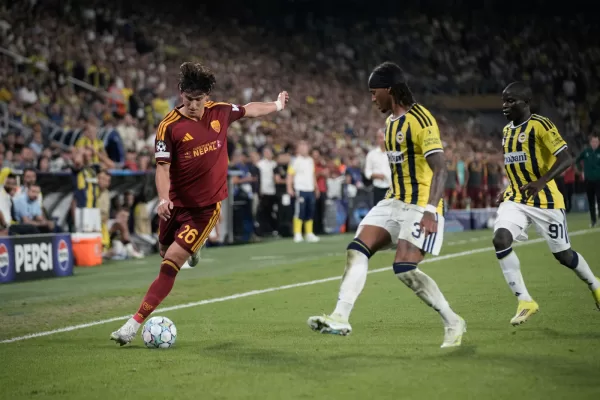 Roma’s Leonardo Balerdi in action during the Champions League opening phase soccer match between Fenerbahce and Roma in Istanbul, Turkey, Thursday, Sept. 10, 2026. (AP Photo/Khalil Hamra)