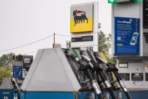 Perché il vero termometro della guerra è il gasolio: il carburante che muove le merci Perché il vero termometro della guerra è il gasolio: il carburante che muove le merci