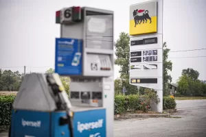 Prezzo dei carburanti, dal 28 settembre, Eni fissa un price cap: benzina non oltre 1,99 euro e gasolio non pi di 2,19 al litro
– Friday September 25, 2026. News (Photo by Marco Alpozzi/Lapresse)
Fuel prices: Eni sets price cap starting September 28 Ñ petrol capped at Û1.99 and diesel at Û2.19 per liter
– Friday, September 25, 2026. News (Photo by Marco Alpozzi/Lapresse) Prezzo dei carburanti, dal 28 settembre, Eni fissa un price cap: benzina non oltre 1,99 euro e gasolio non pi di 2,19 al litro
– Friday September 25, 2026. News (Photo by Marco Alpozzi/Lapresse)
Fuel prices: Eni sets price cap starting September 28 Ñ petrol capped at Û1.99 and diesel at Û2.19 per liter
– Friday, September 25, 2026. News (Photo by Marco Alpozzi/Lapresse)