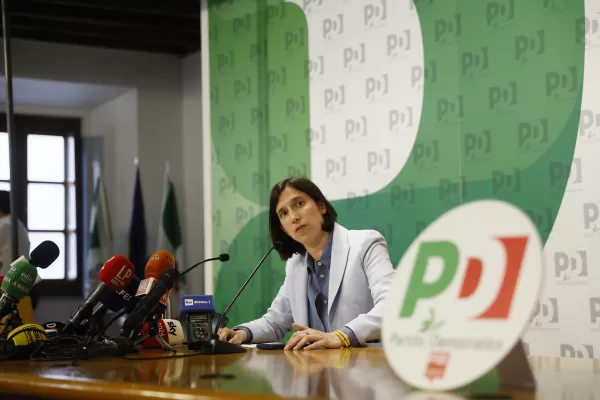 La proroga per Schlein in cambio del direttorio, il “patto delle correnti” sulle candidature del Pd La proroga per Schlein in cambio del direttorio, il “patto delle correnti” sulle candidature del Pd
