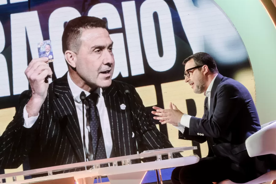Il segretario della Lega, vice presidente del Consiglio, Ministro dei trasporti Matteo Salvini (sullo schermo Roberto Vannacci) ospite di Bruno Vespa nella trasmissione cinque minuti Rai Uno, a Roma, Mercoledì 07 Aprile 2025 (foto Mauro Scrobogna /LaPresse)

The secretary of the Lega, Deputy Prime Minister, Minister of Transport Matteo Salvini (on the screen Roberto Vannacci) guest of Bruno Vespa in the five-minute broadcast Rai Uno, in Rome, Wednesday April 07 2025 (Photo by Mauro Scrobogna / LaPresse)
