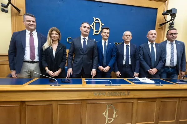 Gianangelo Bof, Laura Ravetto, Rossano Sasso, Edoardo Ziello, Tommaso Calderone, Davide Bergamini, Attilio Pierro in occasione della conferenza stampa di Futuro Nazionale per annunciare l’adesione al gruppo dell’On. Tommaso Calderone proveniente dal gruppo di FI. Camera dei deputati ,  Roma  Martedì 22 Settembre 2026 (Foto Mauro Scrobogna / LaPresse)

Gianangelo Bof, Laura Ravetto, Rossano Sasso, Edoardo Ziello, Tommaso Calderone, Davide Bergamini, Attilio Pierro on the occasion of  the Futuro Nazionale press conference announcing that Hon. Tommaso Calderone—formerly of the FI group—has joined the group. Chamber of Deputies, Rome, Tuesday September 20 2026. (photo by Mauro Scrobogna / LaPresse)