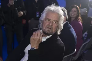 BEPPE GRILLO, COMICO E POLITICO BEPPE GRILLO, COMICO E POLITICO