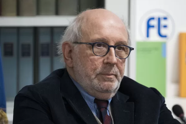 PIERLUIGI BATTISTA, SCRITTORE