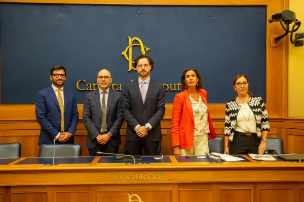 Bollette e stipendi a rischio per il prefisso del conto, Altroconsumo e Satispay portano alla Camera il caso della discriminazione dell’Iban Bollette e stipendi a rischio per il prefisso del conto, Altroconsumo e Satispay portano alla Camera il caso della discriminazione dell’Iban
