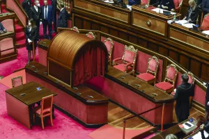 Legge elettorale, primi due articoli con la fiducia. Oggi il terzo voto Legge elettorale, primi due articoli con la fiducia. Oggi il terzo voto