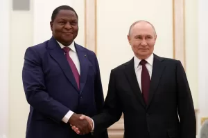 Russian President Vladimir Putin, right, and Central African Republic President Faustin Archange Touadera shake hands during their meeting at the Kremlin in Moscow, Russia, Thursday, March 5, 2026. (AP Photo/Alexander Zemlianichenko, Pool)





Associate Press/ LaPresse
Only Italy and Spain