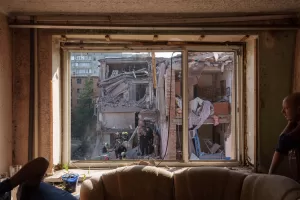 Locals and rescuers clear the rubble of a residential building destroyed in a Russian missile strike on Pryluky, Ukraine, Wednesday, Oct. 7, 2026. (AP Photo/Evgeniy Maloletka)
Associate Press/ LaPresse
Only Italy and Spain Locals and rescuers clear the rubble of a residential building destroyed in a Russian missile strike on Pryluky, Ukraine, Wednesday, Oct. 7, 2026. (AP Photo/Evgeniy Maloletka)
Associate Press/ LaPresse
Only Italy and Spain